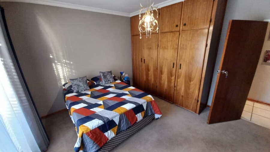 4 Bedroom Property for Sale in Van Der Hoff Park North West